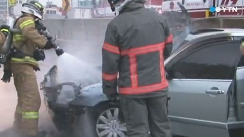 경북 영천시 살수차 중앙분리대 화재로 60대 운전자 사망, 다른 차량에도 영향 미쳐