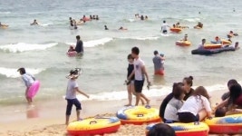 해운대 해수욕장 피서객 몰려