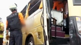 공항대로 버스 2대 추돌...8명 다쳐