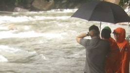 백운산 계곡 물 불어 펜션에 90여 명 고립