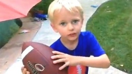 [SNS 세상] 럭비공 던져 셀프 이뽑기…상남자 등극!