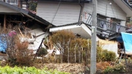 日 강진으로 50여 명 부상...여진 공포 계속