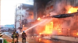 안산 반월공단 플라스틱 제조공장 불...3명 부상