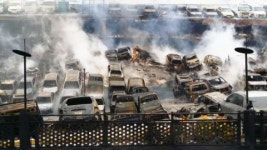 부산 자동차 매매단지 큰 불...570여 대 전소