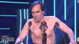 프랑스 남성 배우, 여성 문화장관 앞에서 알몸 시위