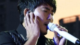 '데뷔 30주년' 이승철...앨범 발표 기념 콘서트 1만 명 '환호'