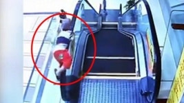 [SNS 세상] 에스컬레이터 손잡이 올라탔다 쿵…대형 사고