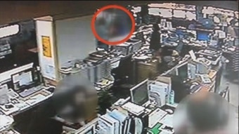 공무원 뺨 때리고 민원인 폭행...50대 구속