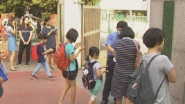 다시 열린 교문...여전히 불안