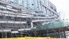 천안의 대학 공사장 인부 추락 7명 사상