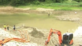 바닥 드러낸 피라니아 저수지…이후 작전은?