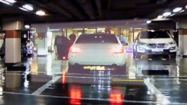 백화점 주차장서 차에 올라타 흉기 강도 구속