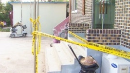 마실 수 있는 건 살충제 음료수밖에 없었다