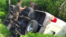 군인 태운 버스 전도...6명 경상