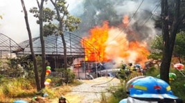 버섯 재배 비닐하우스에서 불...2개 동 전소
