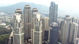 타워팰리스 쓰레기장에서 1억 원어치 수표 다발 발견