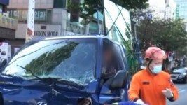 남부순환로 화물차 두 대 충돌...1명 부상
