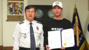 '용감한 시민'이 핸드백 날치기범 맨몸 제압