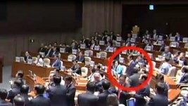대통령 시정연설 때 기립한 野 의원 3명 누구?