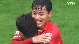 윤주태 4골 서울, 슈퍼매치서 수원 격파