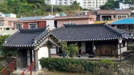 김영삼 전 대통령 생가, 오전부터 추모객 발길 이어져