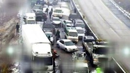 눈 올 땐 타이어 점검하고 속도 줄이세요