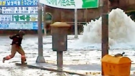 [영상] 인천시 갈산역 사거리 상수도관 파열돼 물난리