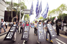 “정규직 노조에 원한이 사무친다”