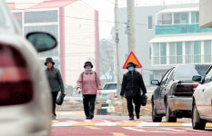 “하루하루 살얼음판을 걷는다”