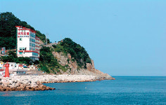 방에서 둥근 해가 떴습니다