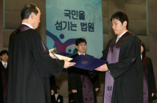 판사님, 행정공무원 하실래요?