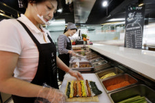 세상 따라 돌돌 말아 김밥