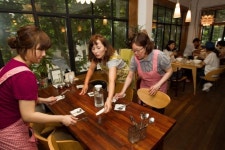 이 식당의 주인이 누구더라?