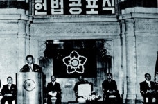되살아오는 유신, 독재의 추억