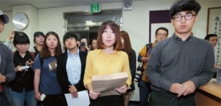 ‘정치’ 무서워 문 잠근 강의실