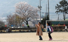  학교가 살자  마을도 달라졌다 