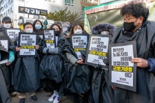칸막이를 넘어가면 노동권이 사라진다