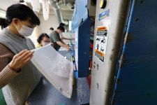 어르신의 세탁법…“거동 힘들어 못했는데, 기분 좋습니다”