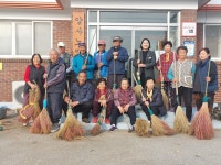 내미는 손길, 연결하는 손길
