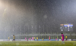 열악한 처우, 부족한 홍보, 우물 안 16년