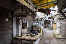 김포공항 품은 두 개의 시장, 두 갈래 풍경