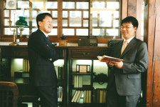 [ECONOMY] “몰빵식 환헤지, 이러다 또 탈난다”