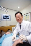 [최영철 기자의 클리닉 톡톡‘talk’] 불황기 ‘반값’ 임플란트 …  못 씹는 고통 해결