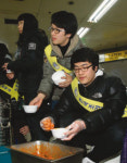 [People & People]  거리의 요리 천사들
