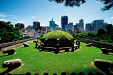 [신의 정원 조선 왕릉16]   3명 왕후 7명 후궁 거느렸지만 홀로 안장에 도굴 수모