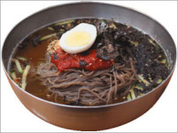 [황교익의 미식생활]  100% 메밀 면발 고집에 공장 육수가 웬 말이냐
