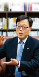 [정치] “재선 욕심 내려놓고 의정활동 주력해야”