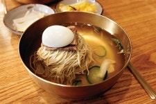 [커버스토리 | 테마 휴가지 식도락] 성남의 자랑 평양냉면 수원의 명물 왕갈비