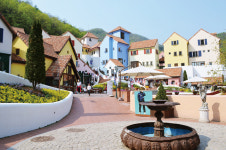 “여행은 ‘여기서 행복’의 준말, 반나절이면 충분”