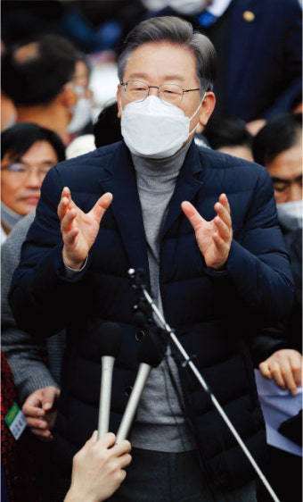 “미천한 출신, 그러니 탓하지 마라” 이재명의 아버지 콤플렉스